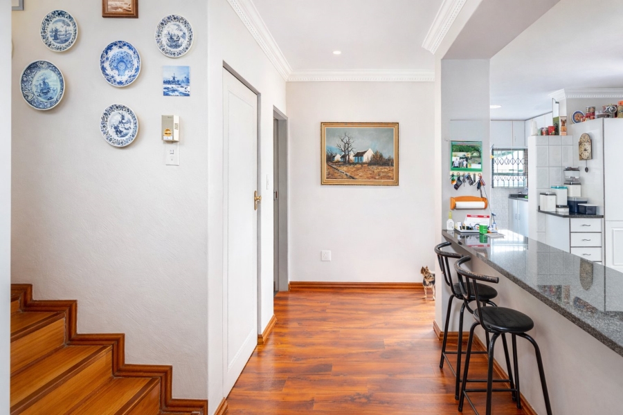 5 Bedroom Property for Sale in Meerhof North West